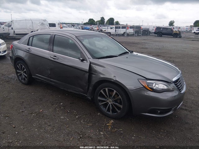 Продажа на аукционе авто 2013 Chrysler 200 Touring, vin: 1C3CCBBB2DN584719, номер лота: 45226812