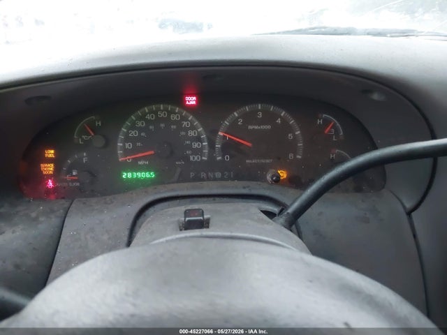 2002 Ford F-150 Lariat/xlt მანქანა იყიდება აუქციონზე, vin: 1FTRW07632KC54499, აუქციონის ნომერი: 45227066