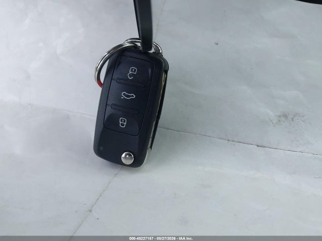 WVGAV7AX1JK004800 Volkswagen Tiguan Limited 2.0t