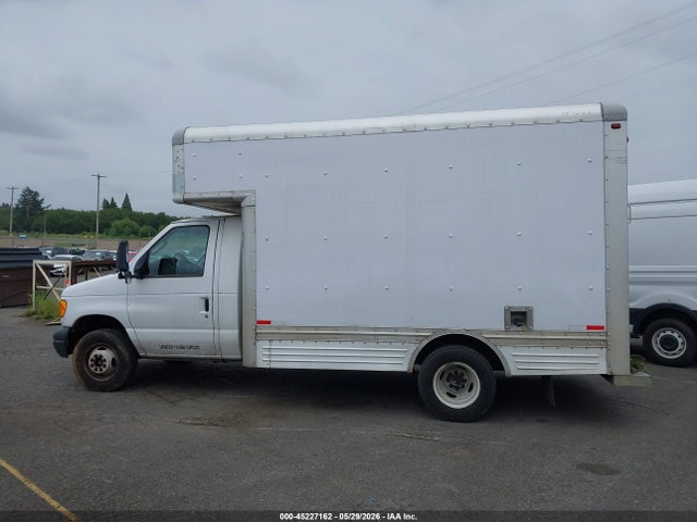 45227162 :رقم المزاد ، 1FDXE45S17DB18154 vin ، 2007 Ford E-450 Cutaway مزاد بيع