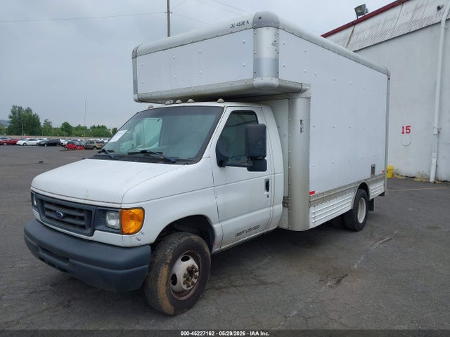 45227162 :رقم المزاد ، 1FDXE45S17DB18154 vin ، 2007 Ford E-450 Cutaway مزاد بيع