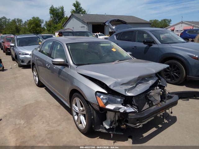 2014 Volkswagen Passat 1.8t Sel Premium მანქანა იყიდება აუქციონზე, vin: 1VWCT7A35EC024447, აუქციონის ნომერი: 45227258