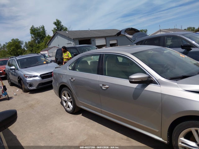 2014 Volkswagen Passat 1.8t Sel Premium მანქანა იყიდება აუქციონზე, vin: 1VWCT7A35EC024447, აუქციონის ნომერი: 45227258