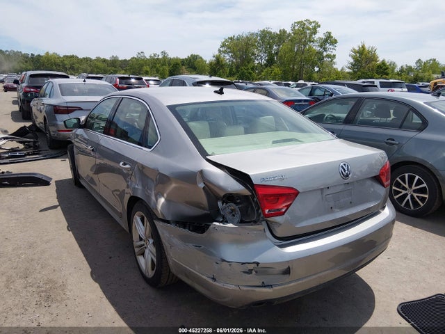 2014 Volkswagen Passat 1.8t Sel Premium მანქანა იყიდება აუქციონზე, vin: 1VWCT7A35EC024447, აუქციონის ნომერი: 45227258