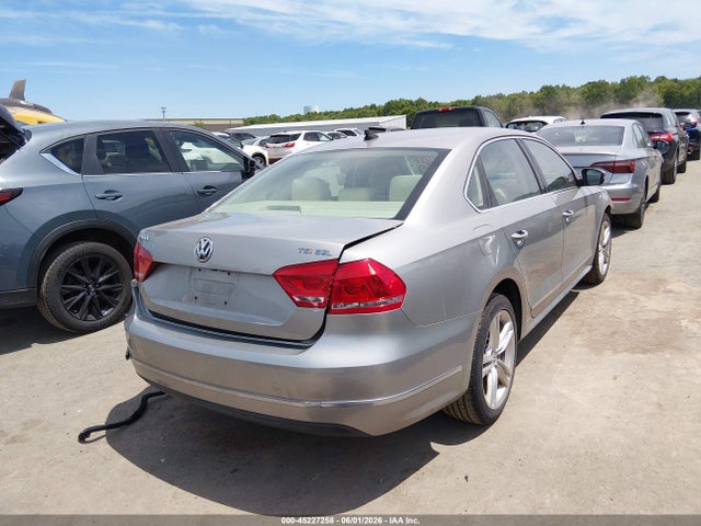 2014 Volkswagen Passat 1.8t Sel Premium მანქანა იყიდება აუქციონზე, vin: 1VWCT7A35EC024447, აუქციონის ნომერი: 45227258