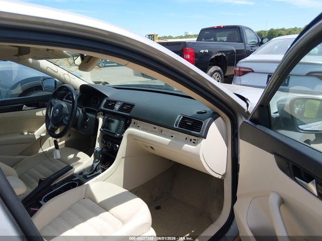 2014 Volkswagen Passat 1.8t Sel Premium მანქანა იყიდება აუქციონზე, vin: 1VWCT7A35EC024447, აუქციონის ნომერი: 45227258