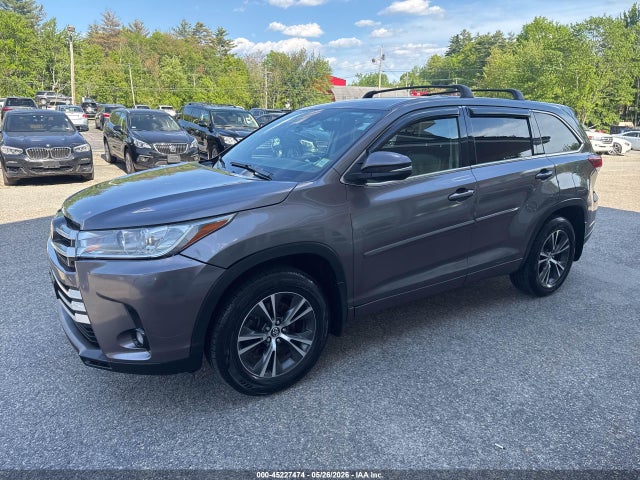 45227474 :رقم المزاد ، 5TDBZRFH6JS913523 vin ، 2018 Toyota Highlander Le مزاد بيع