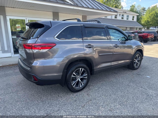 45227474 :رقم المزاد ، 5TDBZRFH6JS913523 vin ، 2018 Toyota Highlander Le مزاد بيع