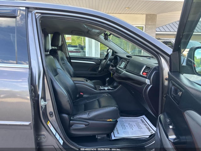 45227474 :رقم المزاد ، 5TDBZRFH6JS913523 vin ، 2018 Toyota Highlander Le مزاد بيع
