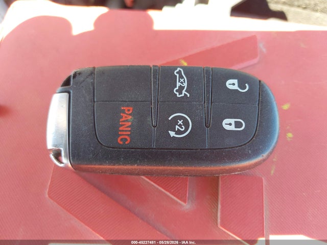 45227481 :رقم المزاد ، 1C3CCCBG0FN581239 vin ، 2015 Chrysler 200 S مزاد بيع