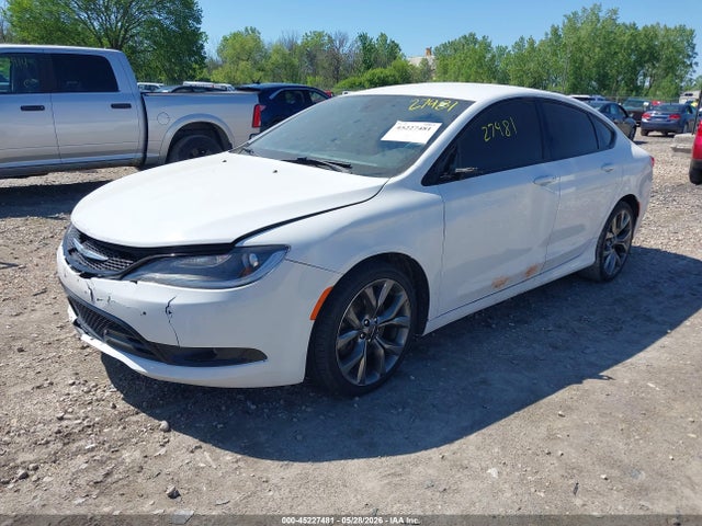 45227481 :رقم المزاد ، 1C3CCCBG0FN581239 vin ، 2015 Chrysler 200 S مزاد بيع