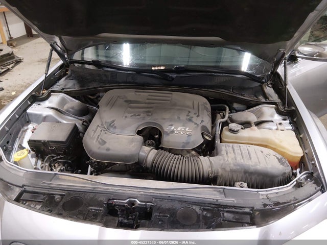 2C3CCARG4EH352726 Chrysler 300