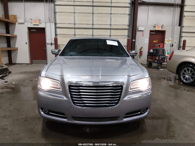 2C3CCARG4EH352726 Chrysler 300