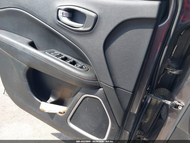 45227601 :رقم المزاد ، 3C4NJDAB2JT415304 vin ، 2018 Jeep Compass Sport 4x4 مزاد بيع