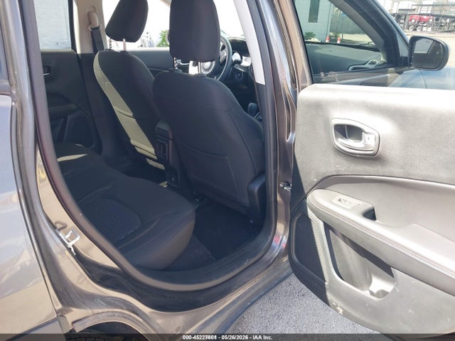 45227601 :رقم المزاد ، 3C4NJDAB2JT415304 vin ، 2018 Jeep Compass Sport 4x4 مزاد بيع