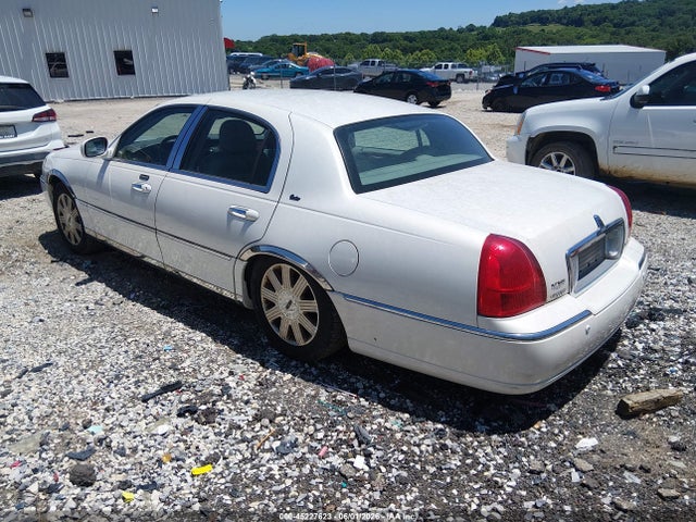 Aukcja sprzedaży 2003 Lincoln Town Car Cartier, vin: 1LNHM83W23Y628715, numer aukcji: 45227623
