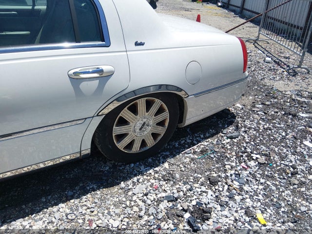 Aukcja sprzedaży 2003 Lincoln Town Car Cartier, vin: 1LNHM83W23Y628715, numer aukcji: 45227623