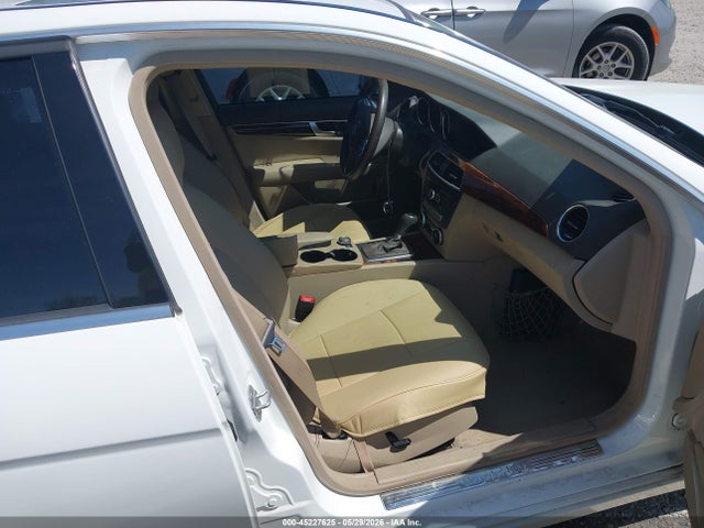 45227625 :رقم المزاد ، WDDGF8AB1DR270714 vin ، 2013 Mercedes-benz C 300 Luxury 4matic مزاد بيع