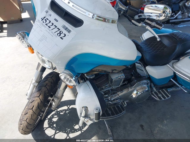 Harley-Davidson Flhtcu Ultra Classic Electra Gld 2017 1HD1FCC16HB668053 Image 2