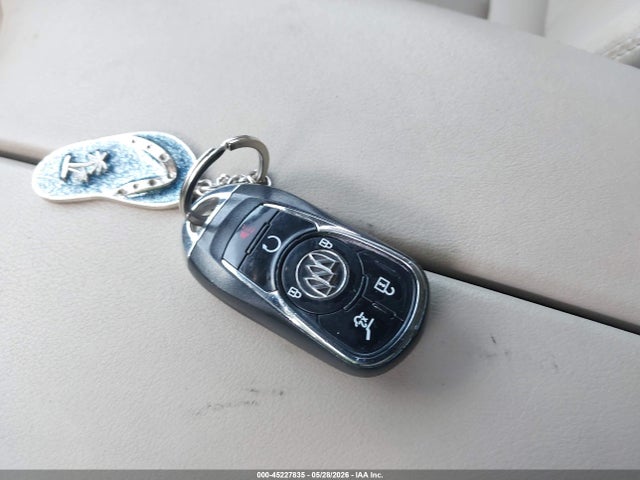45227835 :رقم المزاد ، LRBFX1SA1JD009123 vin ، 2018 Buick Envision Essence مزاد بيع
