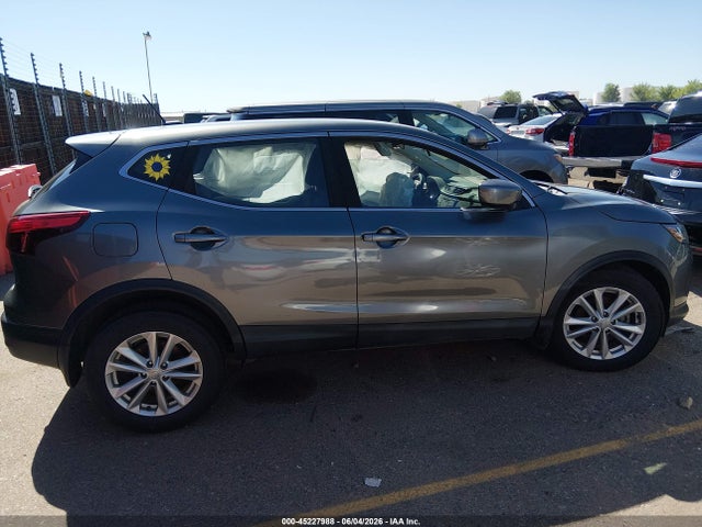 2017 Nissan Rogue Sport S მანქანა იყიდება აუქციონზე, vin: JN1BJ1CR8HW140881, აუქციონის ნომერი: 45227988