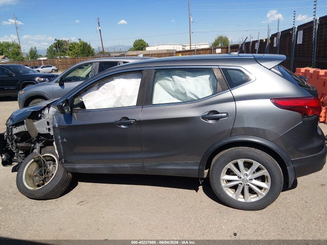 2017 Nissan Rogue Sport S მანქანა იყიდება აუქციონზე, vin: JN1BJ1CR8HW140881, აუქციონის ნომერი: 45227988