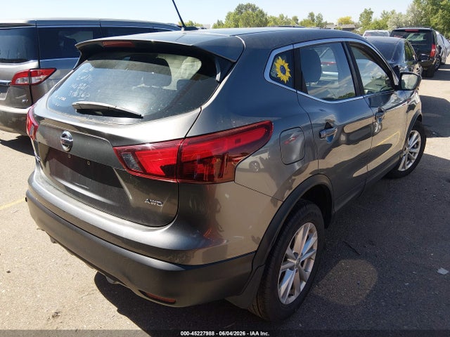2017 Nissan Rogue Sport S მანქანა იყიდება აუქციონზე, vin: JN1BJ1CR8HW140881, აუქციონის ნომერი: 45227988
