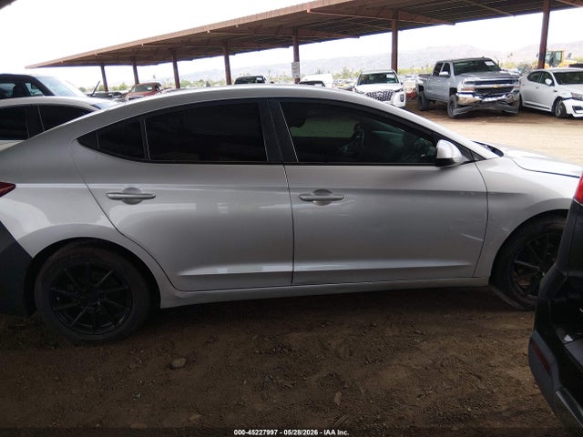 Hyundai ELANTRA SE 2018 5NPD74LF2JH338993 Image 14