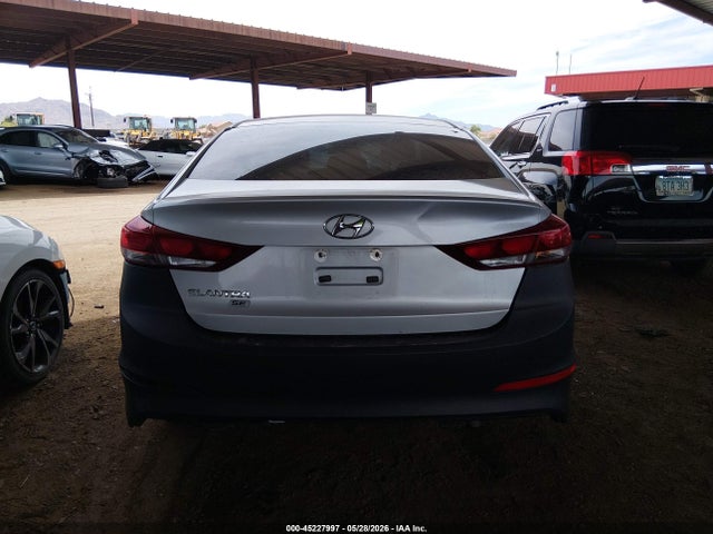 Hyundai ELANTRA SE 2018 5NPD74LF2JH338993 Image 17
