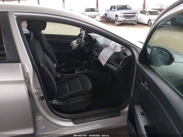 Hyundai ELANTRA SE 2018 5NPD74LF2JH338993 Image 5