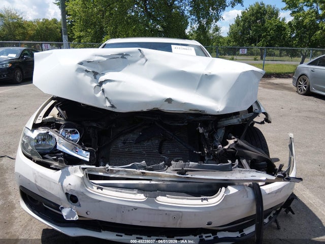 2017 Bmw 330i Xdrive მანქანა იყიდება აუქციონზე, vin: WBA8D9G35HNU61749, აუქციონის ნომერი: 45228037