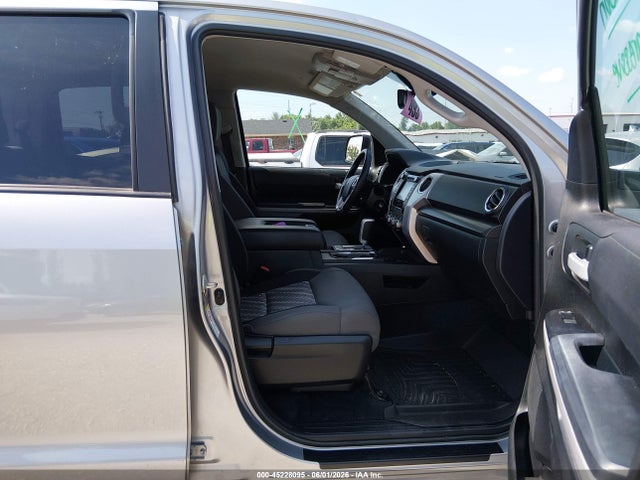 5TFDW5F17KX852739 Toyota Tundra Sr5 5.7l V8