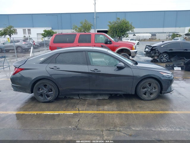 5NPLM4AGXPH102486 Hyundai ELANTRA SEL