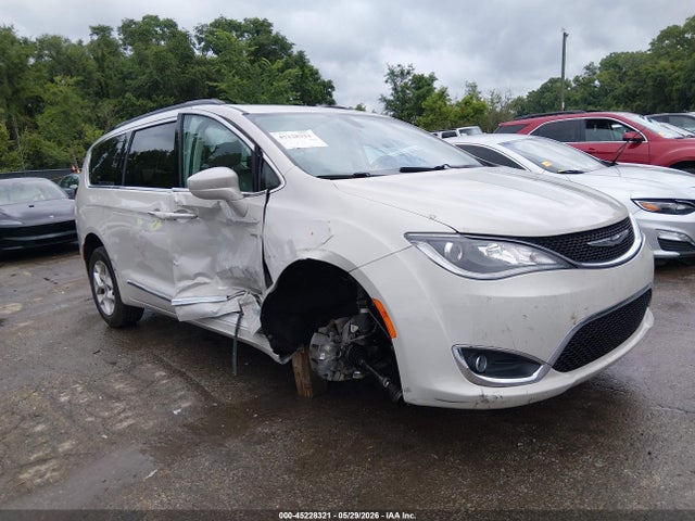 Продажа на аукционе авто 2017 Chrysler Pacifica Touring-l, vin: 2C4RC1BG6HR587479, номер лота: 45228321
