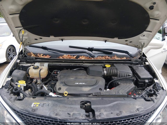 Продажа на аукционе авто 2017 Chrysler Pacifica Touring-l, vin: 2C4RC1BG6HR587479, номер лота: 45228321