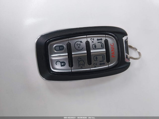 Продажа на аукционе авто 2017 Chrysler Pacifica Touring-l, vin: 2C4RC1BG6HR587479, номер лота: 45228321