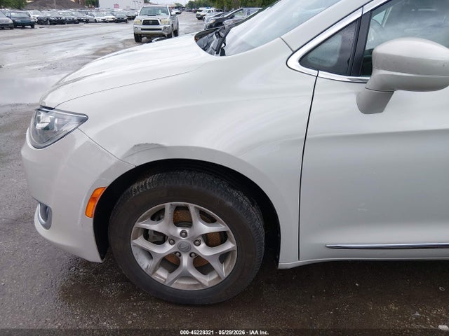 Продажа на аукционе авто 2017 Chrysler Pacifica Touring-l, vin: 2C4RC1BG6HR587479, номер лота: 45228321