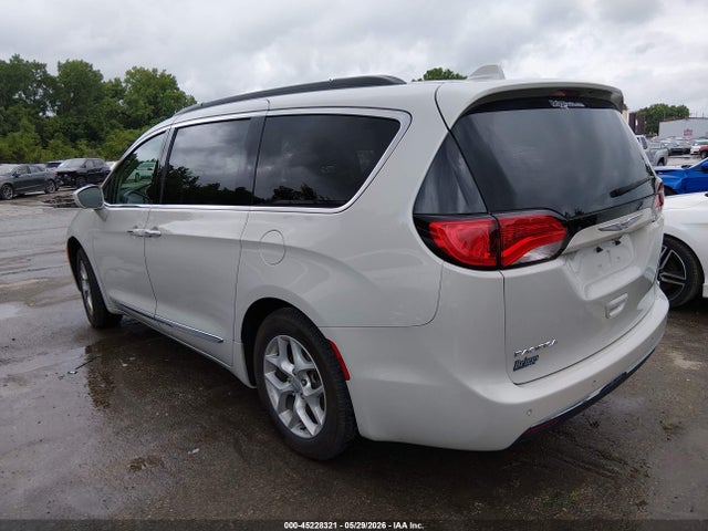 Продажа на аукционе авто 2017 Chrysler Pacifica Touring-l, vin: 2C4RC1BG6HR587479, номер лота: 45228321