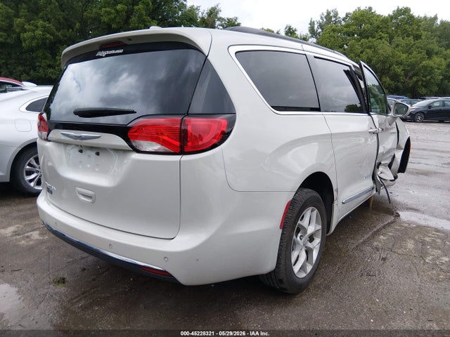 Продажа на аукционе авто 2017 Chrysler Pacifica Touring-l, vin: 2C4RC1BG6HR587479, номер лота: 45228321