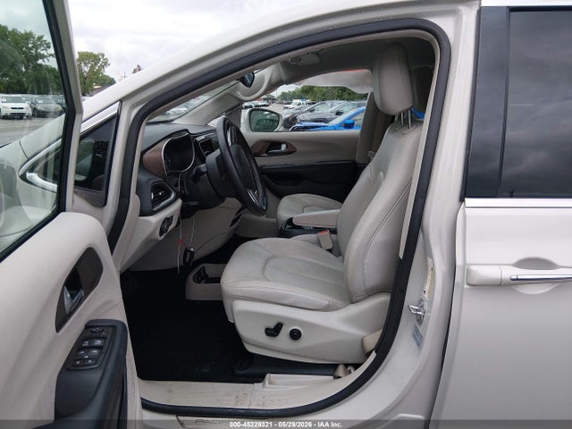 Продажа на аукционе авто 2017 Chrysler Pacifica Touring-l, vin: 2C4RC1BG6HR587479, номер лота: 45228321