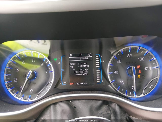 Продажа на аукционе авто 2017 Chrysler Pacifica Touring-l, vin: 2C4RC1BG6HR587479, номер лота: 45228321
