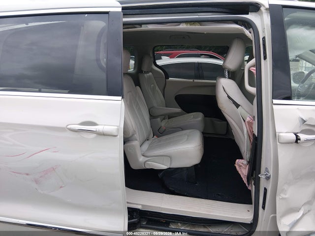 Продажа на аукционе авто 2017 Chrysler Pacifica Touring-l, vin: 2C4RC1BG6HR587479, номер лота: 45228321