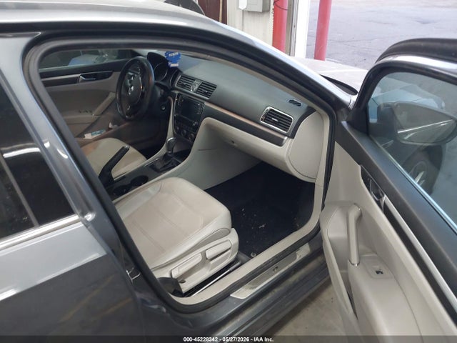Aukcja sprzedaży 2017 Volkswagen Passat 1.8t R-line, vin: 1VWDT7A33HC042390, numer aukcji: 45228342