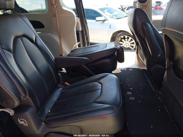 45228471 :رقم المزاد ، 2C4RC1DG5LR176161 vin ، 2020 Chrysler Voyager Lxi مزاد بيع