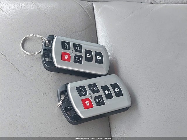 2016 Toyota Sienna Xle მანქანა იყიდება აუქციონზე, vin: 5TDYK3DC2GS695608, აუქციონის ნომერი: 45228679