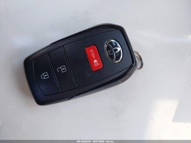 JTDADABU6T3033070 Toyota Prius Xle Awd-e