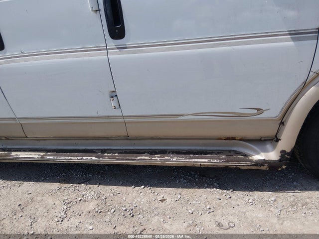 45228840 :رقم المزاد ، 1GDFH15T941217439 vin ، 2004 Gmc Savana Upfitter مزاد بيع