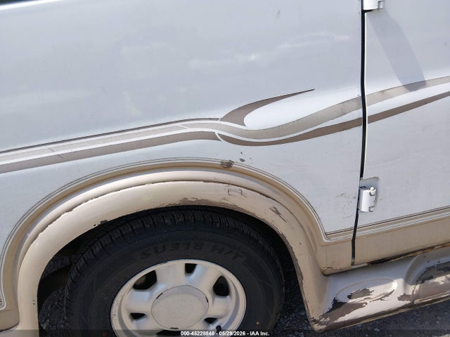 45228840 :رقم المزاد ، 1GDFH15T941217439 vin ، 2004 Gmc Savana Upfitter مزاد بيع