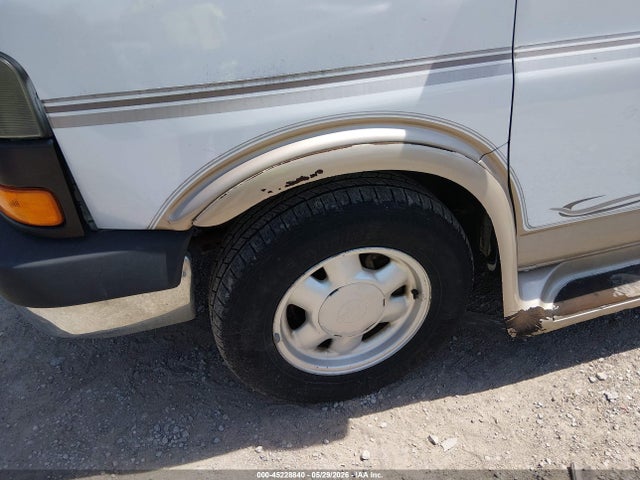 45228840 :رقم المزاد ، 1GDFH15T941217439 vin ، 2004 Gmc Savana Upfitter مزاد بيع