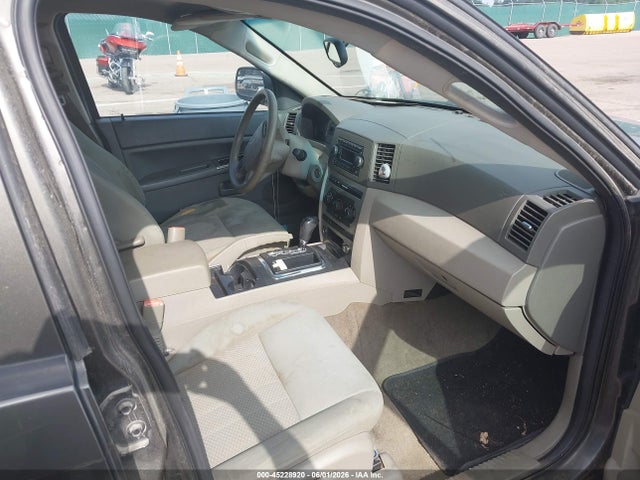 2006 Jeep Grand Cherokee Laredo მანქანა იყიდება აუქციონზე, vin: 1J4HR48NX6C236513, აუქციონის ნომერი: 45228920